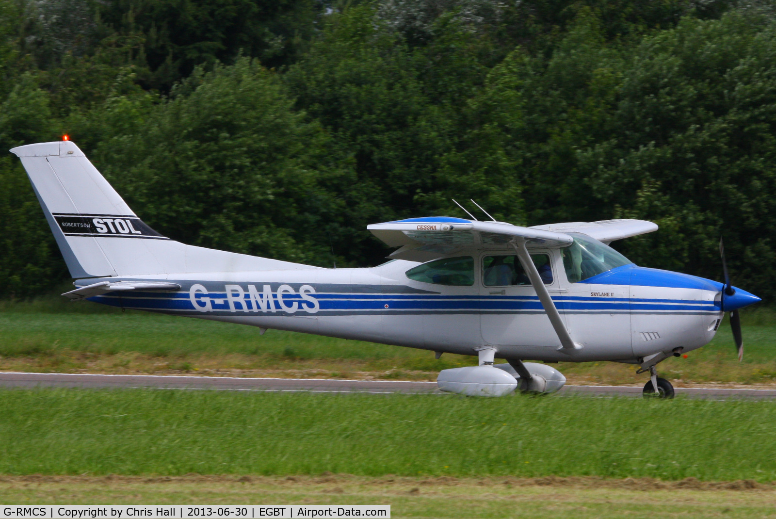 G-RMCS, 1982 Cessna 182R Skylane C/N 18268278, Visitor at Turweston for the British F1 Grand Prix at Silverstone