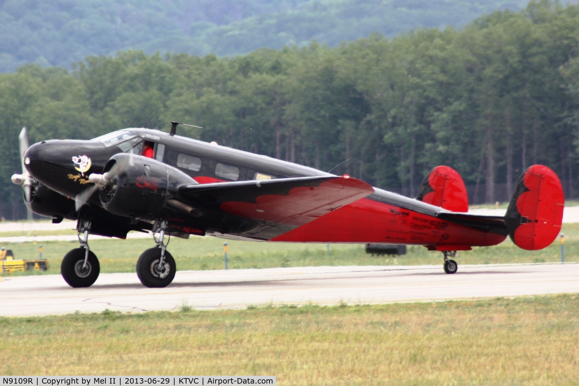 N9109R, 1943 Beech C18S (AT-7C) C/N 4383 (5676), Landing RWY 36