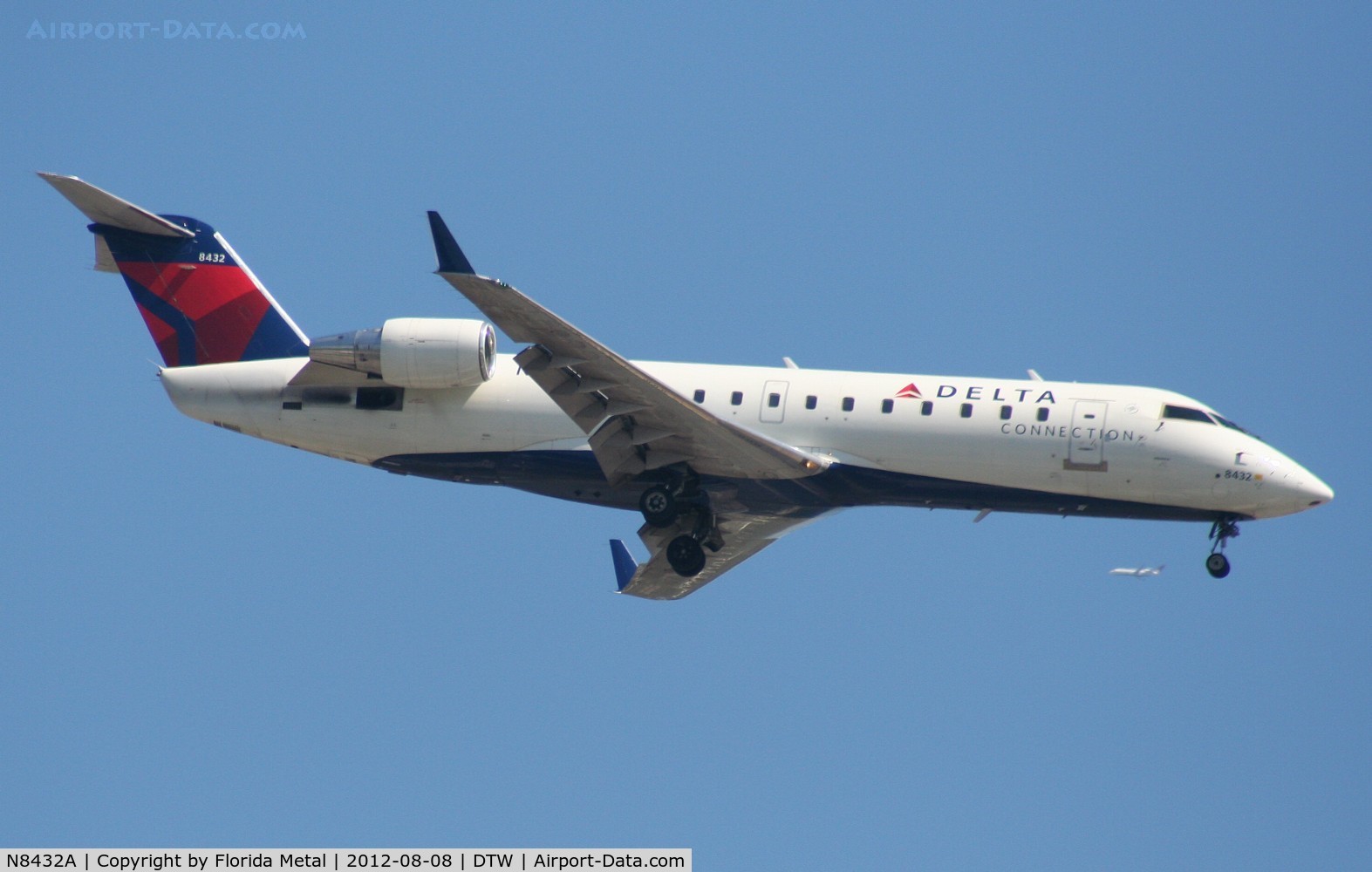 N8432A, 2000 Canadair CRJ-200LR (CL-600-2B19) C/N 7432, Delta CRJ-200