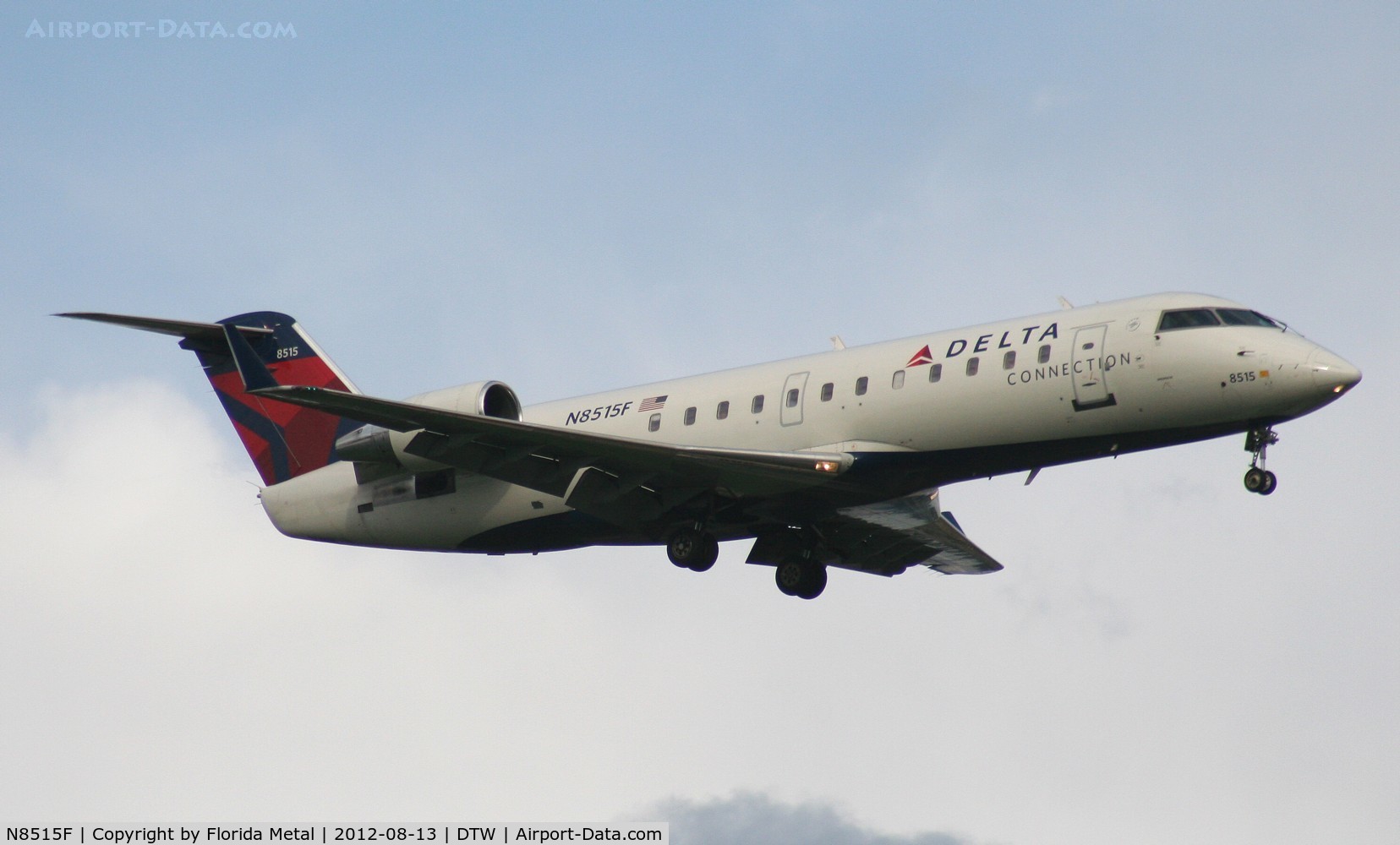 N8515F, 2001 Canadair CRJ-200LR (CL-600-2B19) C/N 7515, Delta Connection CRJ-200