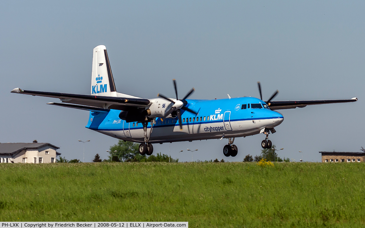PH-LXK, 1993 Fokker 50 C/N 20271, moments prior touchdown