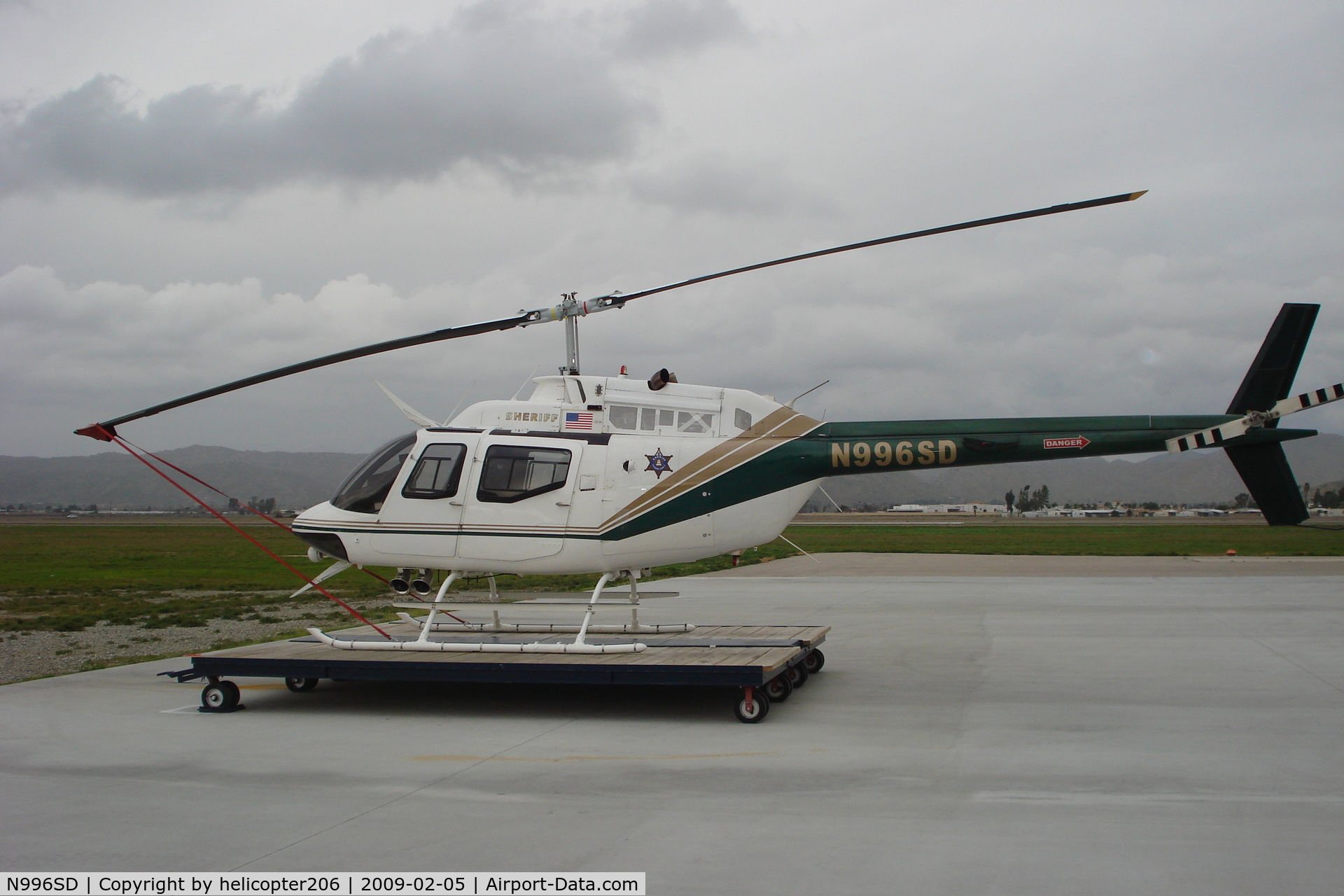 N996SD, Bell OH-58A C/N 69-16168, N996SD parked inside hanger