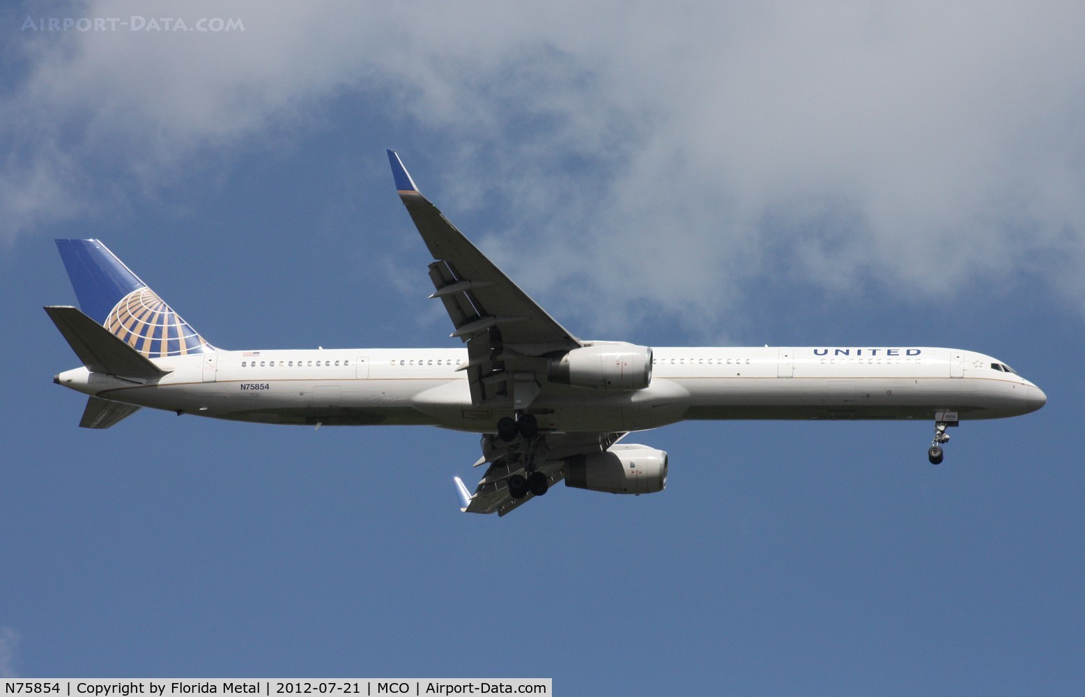 N75854, 2002 Boeing 757-324 C/N 32813, United 757-300