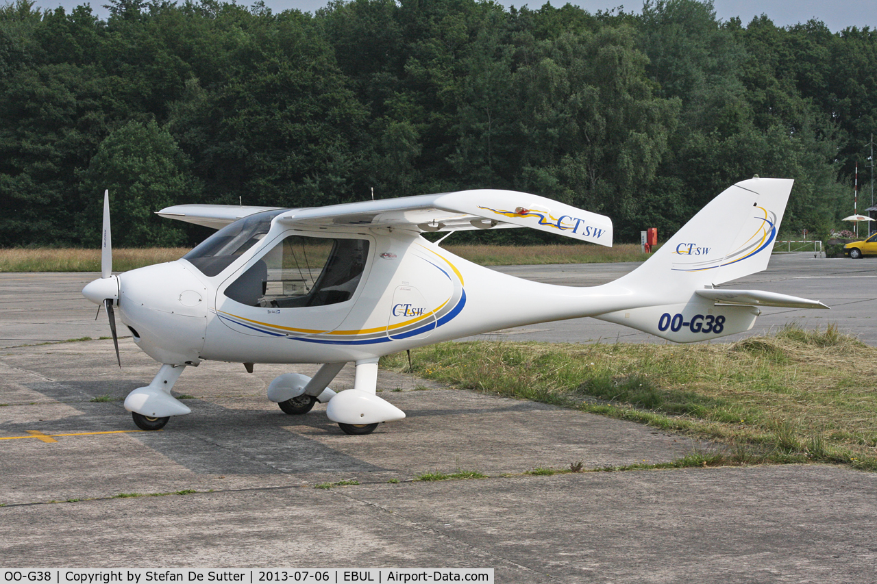 OO-G38, 2009 Flight Design CTSW C/N D09-03-01, Parked at Aeroclub Brugge.