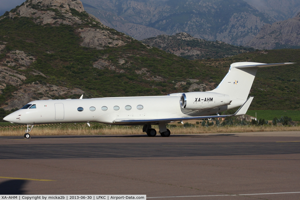 XA-AHM, Gulfstream Aerospace G-V Gulfstream V C/N 548, Parked