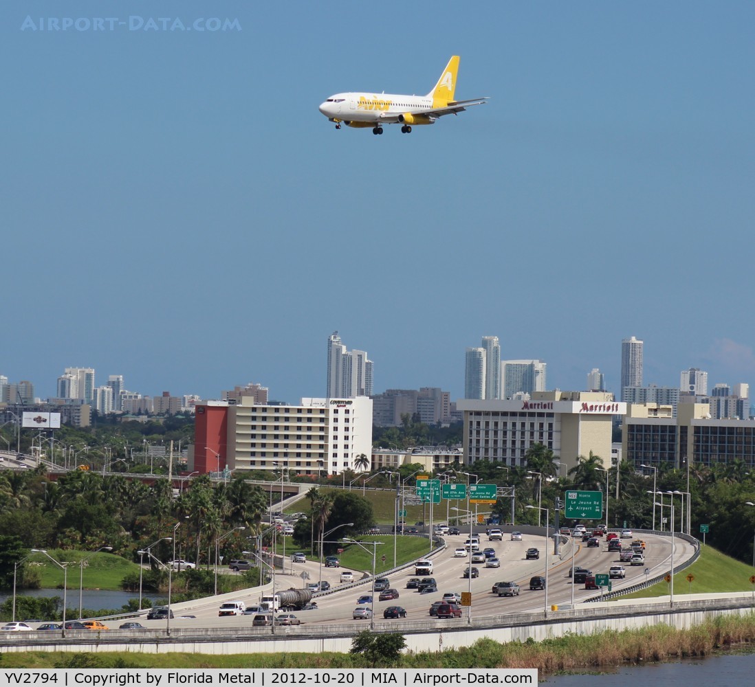 YV2794, 1984 Boeing 737-232 C/N 23089, Avior 737-200 flying over the Dolphin Expressway