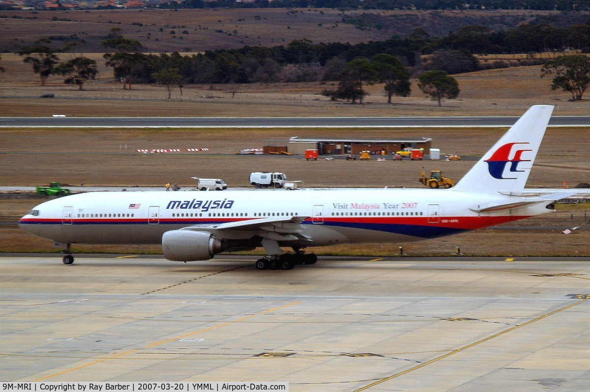 9M-MRI, 1998 Boeing 777-2H6/ER C/N 28416, Boeing 777-2H6ER [28416] (Malaysian Airlines) Melbourne Int~VH 20/03/2007 . Wearing Visit Malaysia Year 2007 titles.
