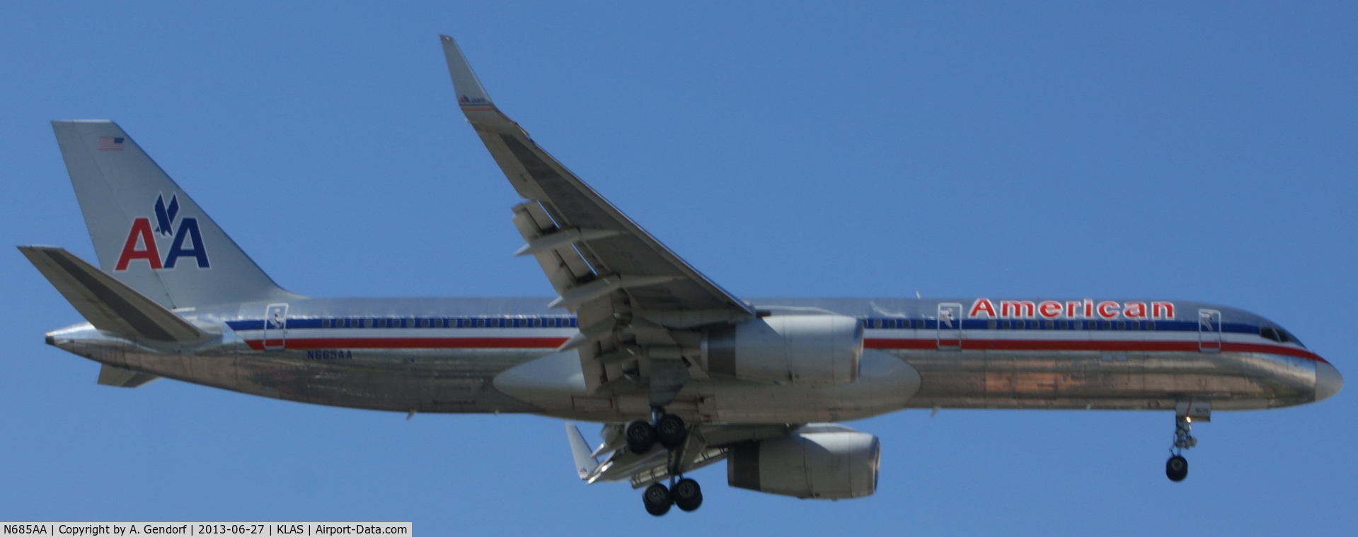 N685AA, 1992 Boeing 757-223 C/N 25342, American Airlines, is arriving at Las Vegas Int´l(KLAS), seen here on short finals RWY 25L