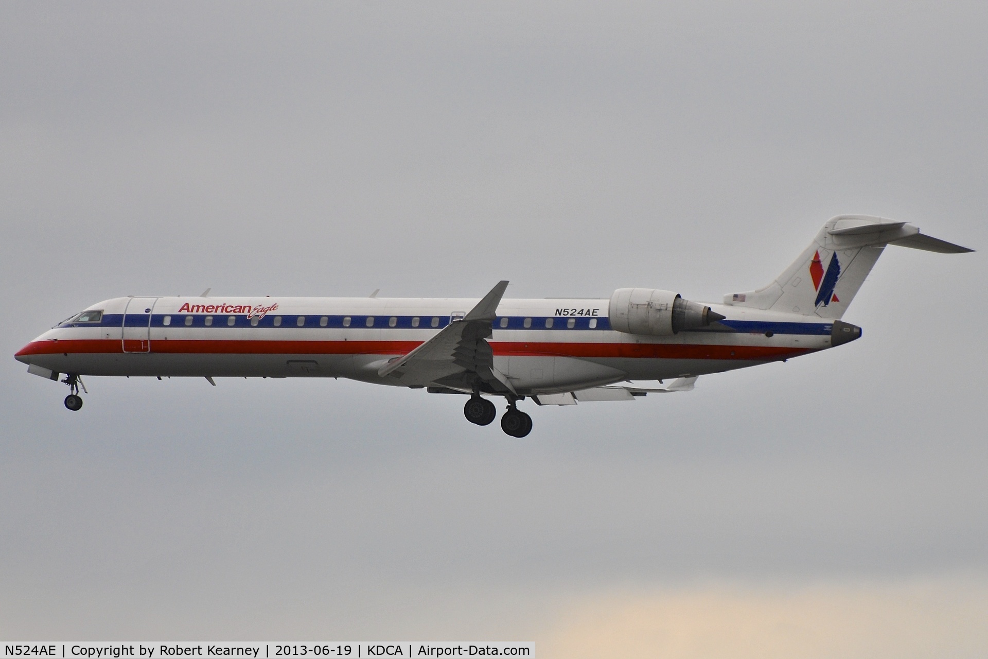 N524AE, 2004 Bombardier CRJ-701 (CL-600-2C10) Regional Jet C/N 10154, On short finals for r/w 1