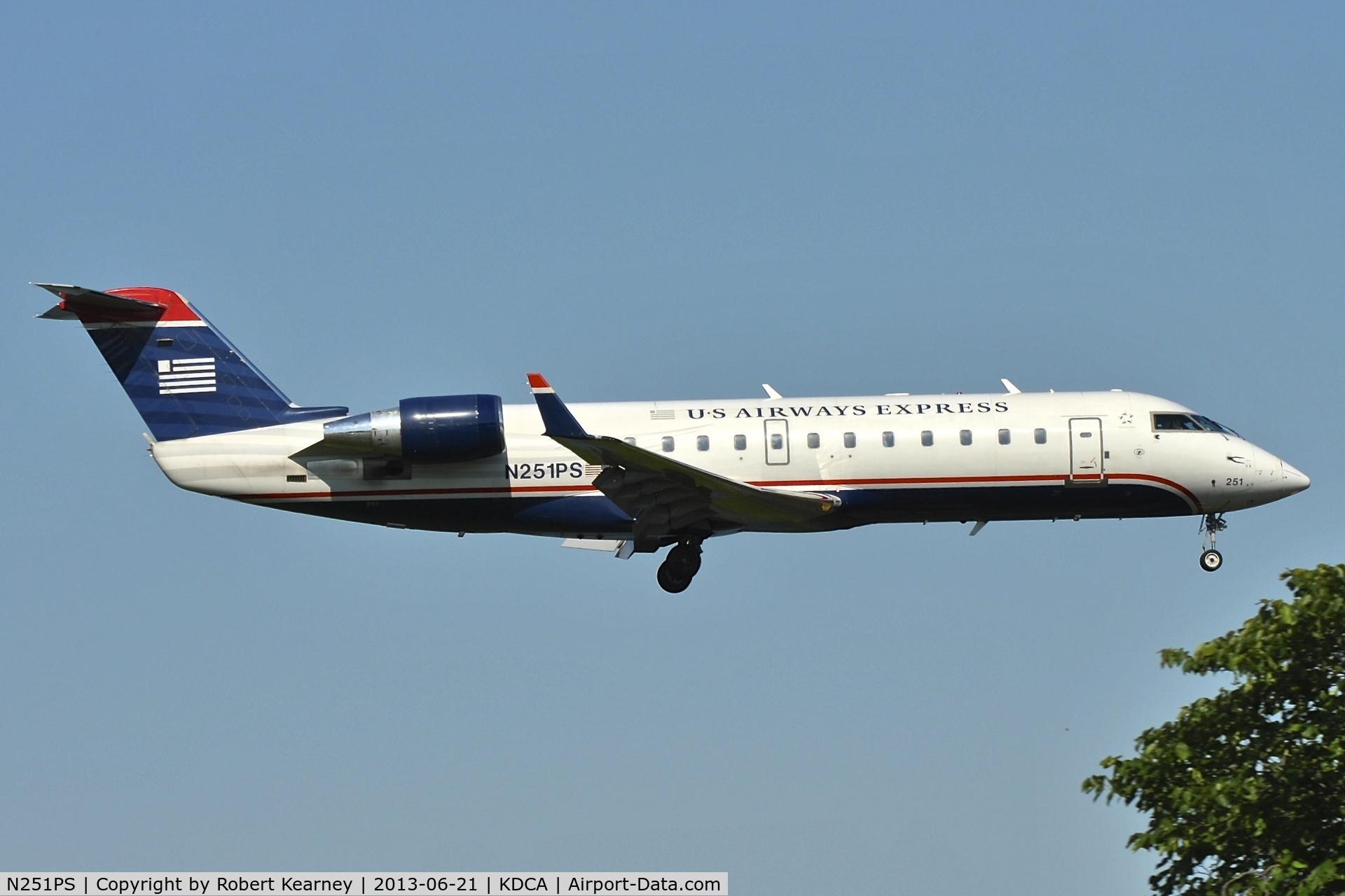 N251PS, 2004 Bombardier CRJ-200ER (CL-600-2B19) C/N 7931, On short finals for r/w 19