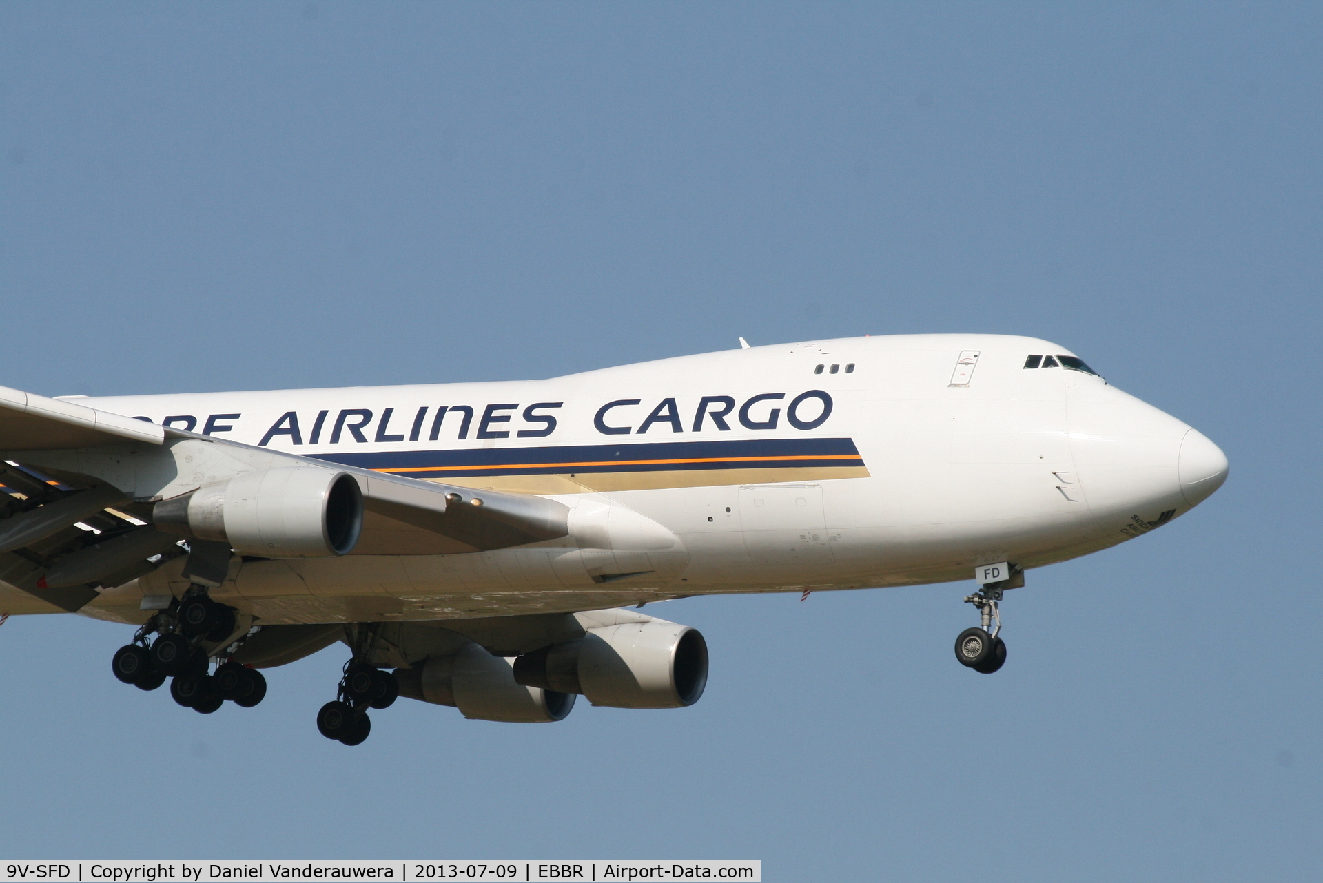 9V-SFD, 1995 Boeing 747-412F/SCD C/N 26553, Arrival of flight SQ7969 to RWY 02