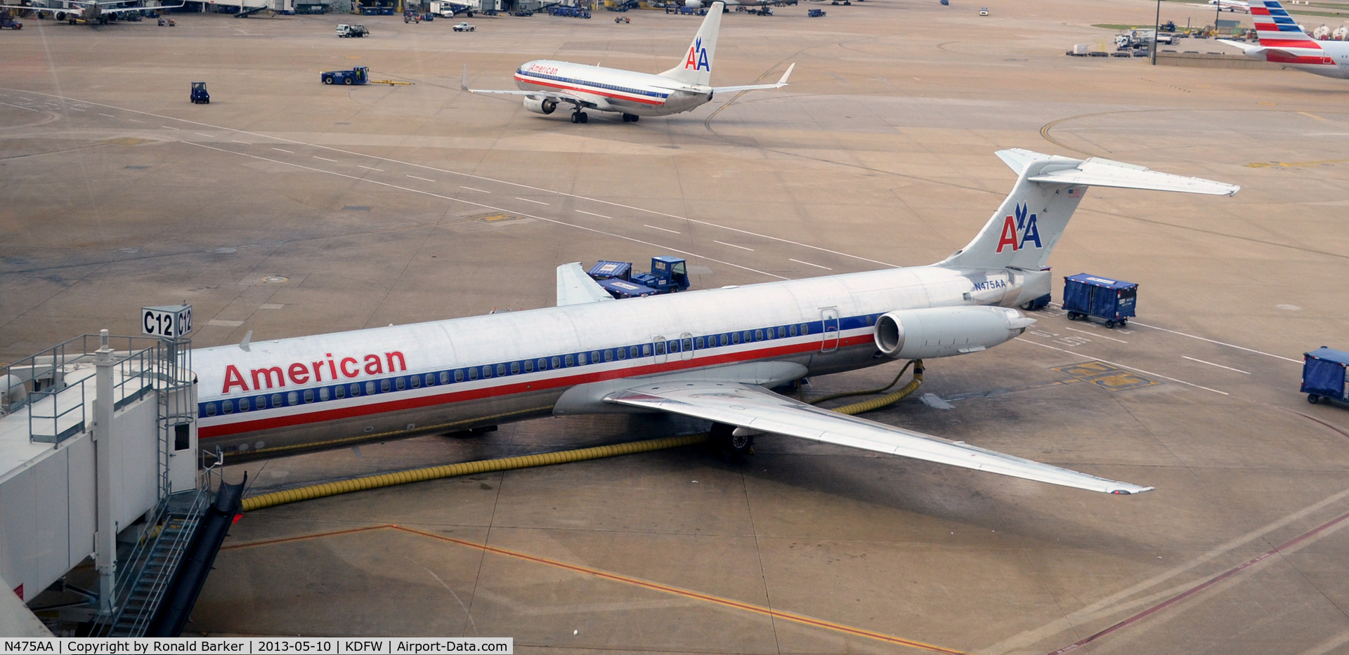 N475AA, 1988 McDonnell Douglas MD-82 (DC-9-82) C/N 49650, Gate C12 DFW