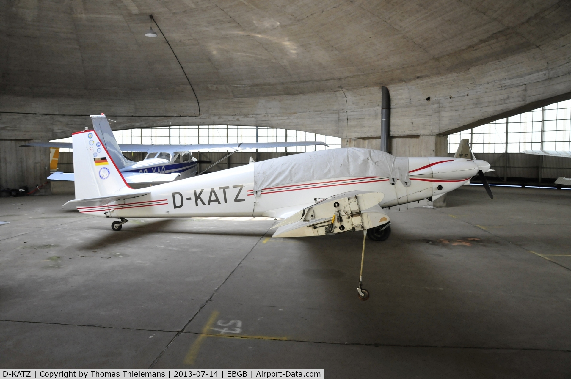 D-KATZ, Sportavia-Putzer RF-5 C/N 5122, parked in the hangar