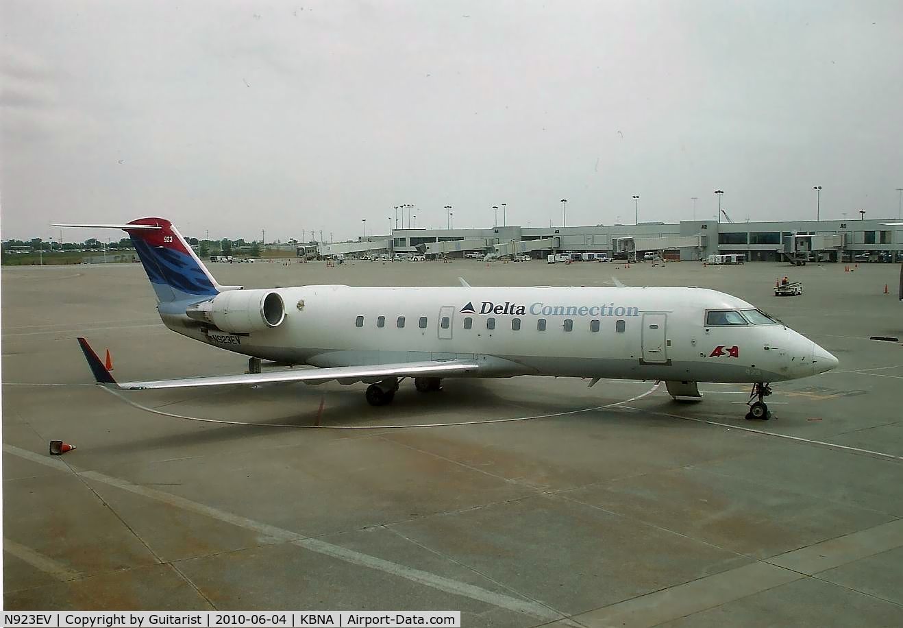 N923EV, 2003 Bombardier CRJ-200ER (CL-600-2B19) C/N 7826, Waiting for my connection to PHL