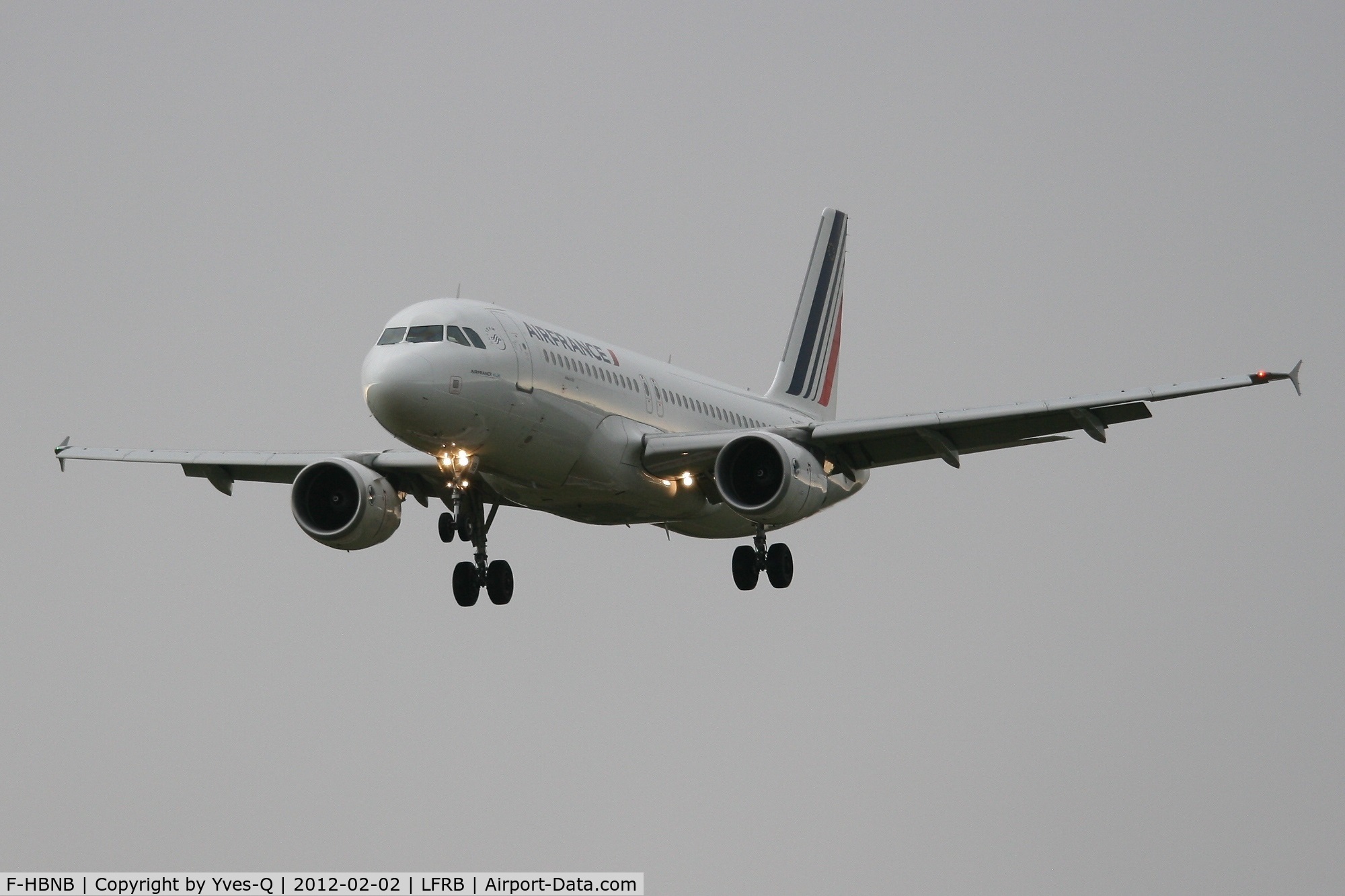 F-HBNB, 2010 Airbus A320-214 C/N 4402, Airbus A320-214, Short approach rwy 25L, Brest-Bretagne Airport (LFRB-BES)