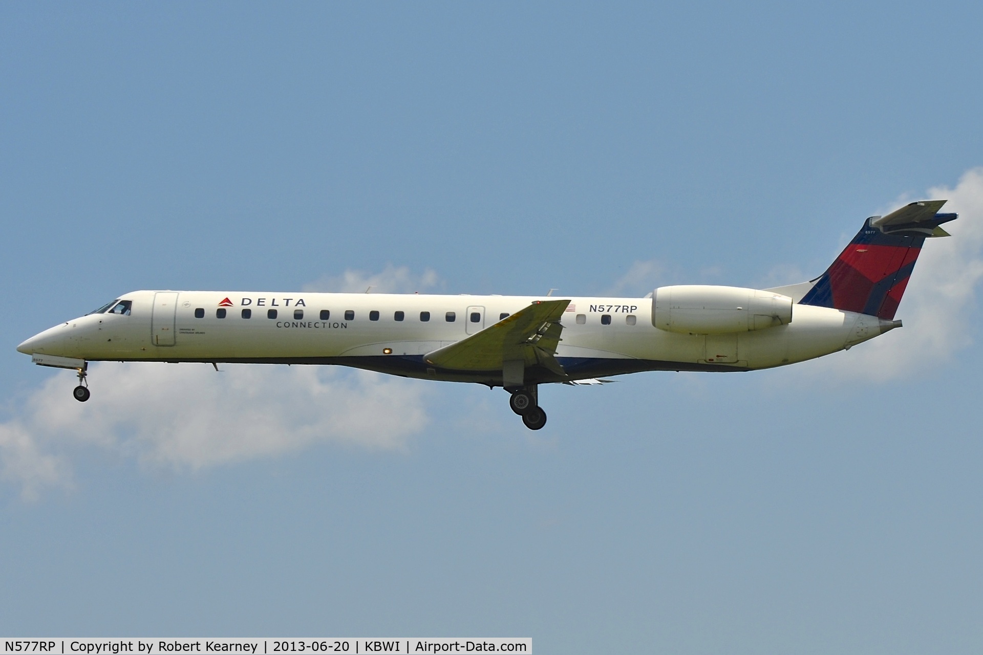 N577RP, 2004 Embraer ERJ-145LR (EMB-145LR) C/N 14500862, On short finals for r/w 33L