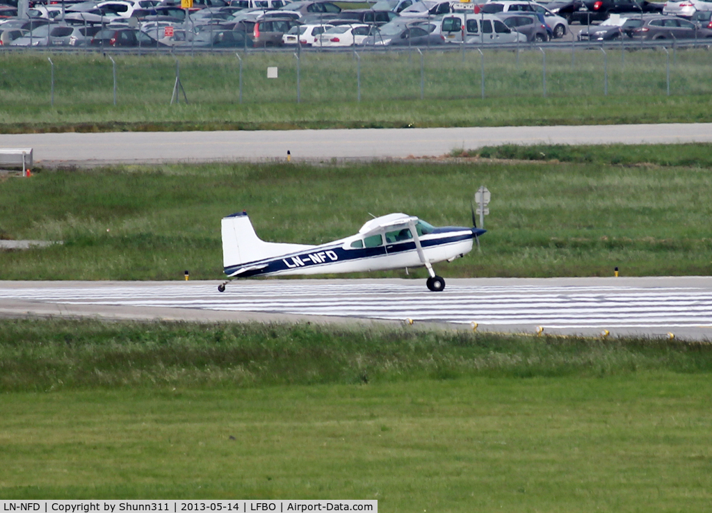 LN-NFD, Cessna A185F Skywagon 185 C/N 185-04152, Lining up rwy 14L for departure...