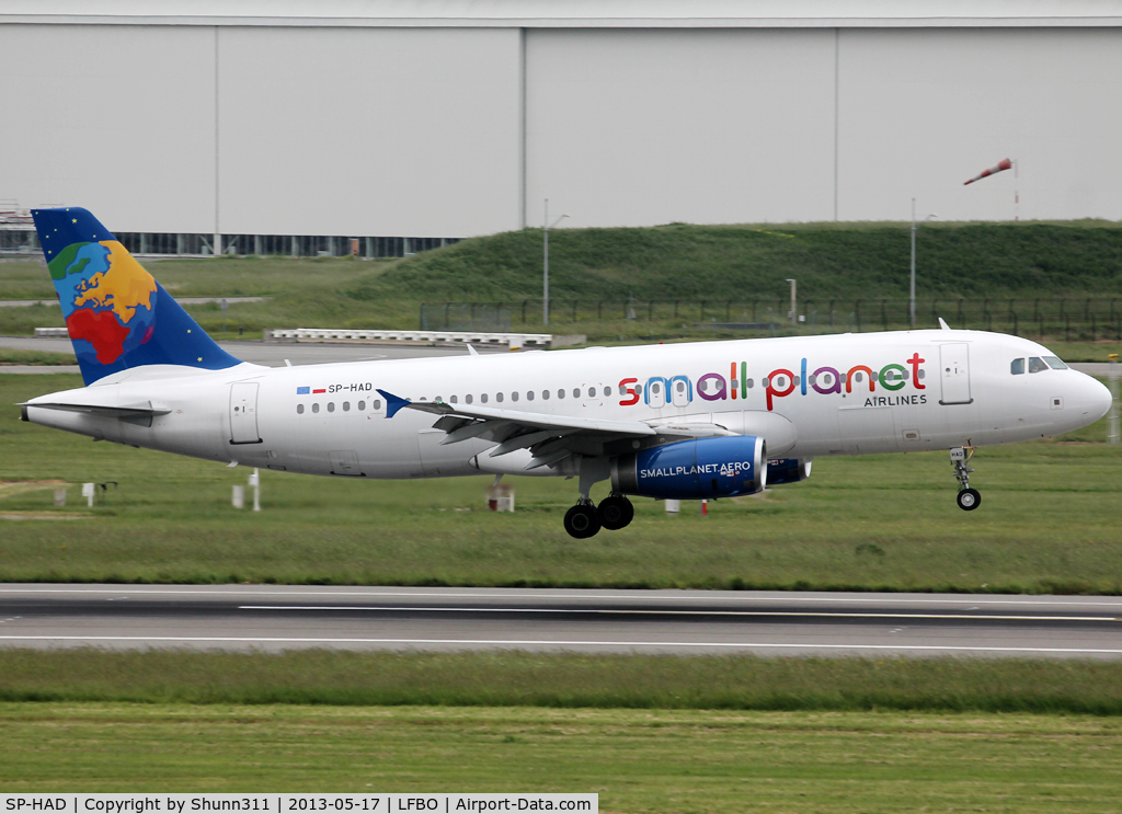 SP-HAD, 2003 Airbus A320-232 C/N 2016, Landing rwy 14R