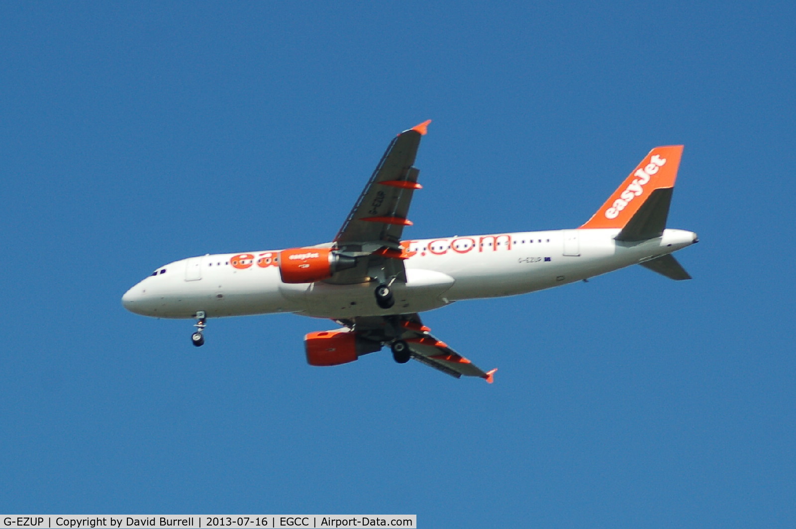G-EZUP, 2012 Airbus A320-214 C/N 5056, Easyjet Airbus A320 G-EZUP On approach to Manchester Airport.