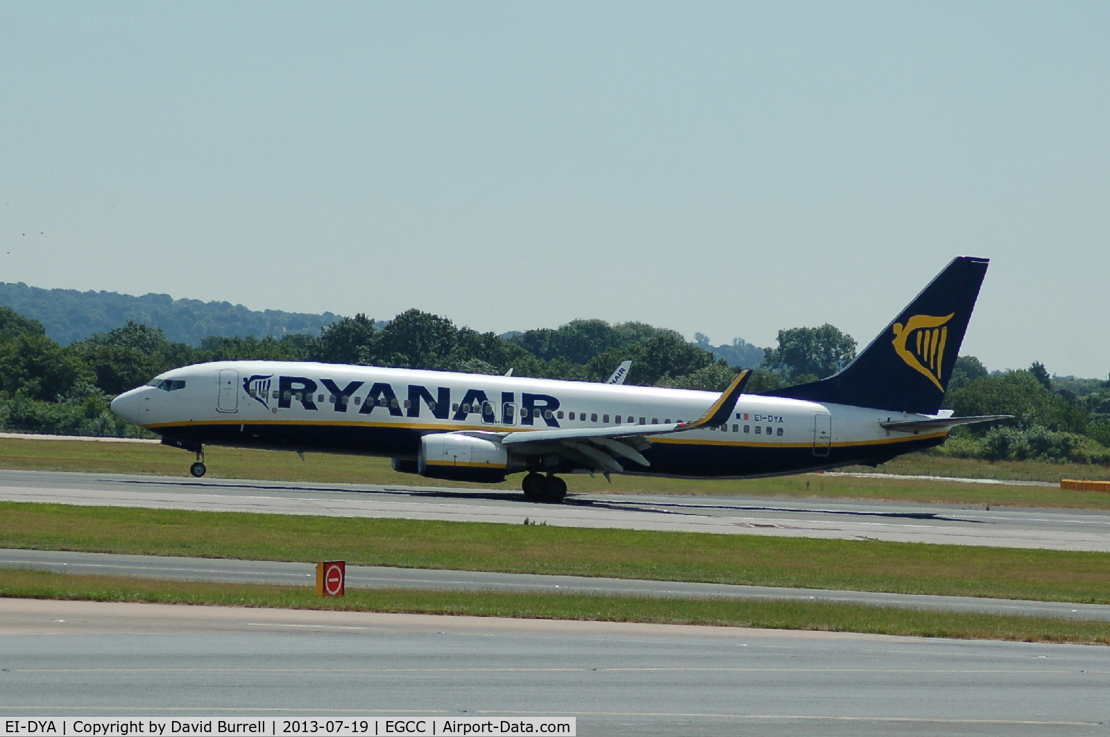 EI-DYA, 2008 Boeing 737-8AS C/N 33631, Ryanair Boeing 737 EI-DYA Landing at Manchester Airport .