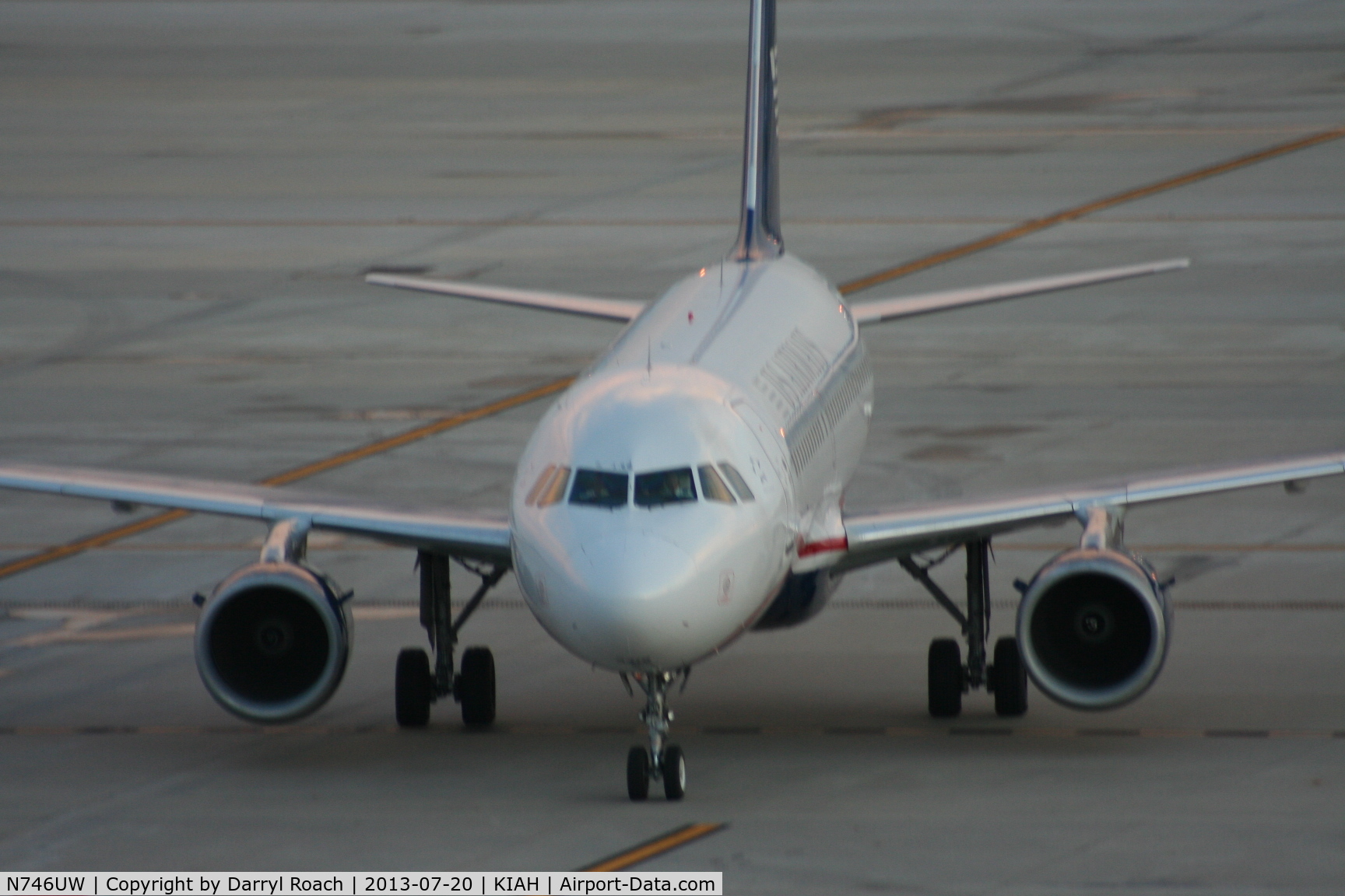 N746UW, 2000 Airbus A319-112 C/N 1297, Closeup of AWE A319 as it arrives.