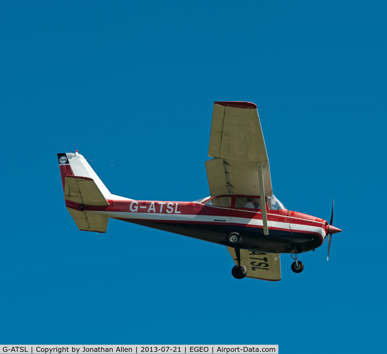 G-ATSL, 1966 Reims F172G Skyhawk C/N 0260, Approaching runway 19, Oban Airport.