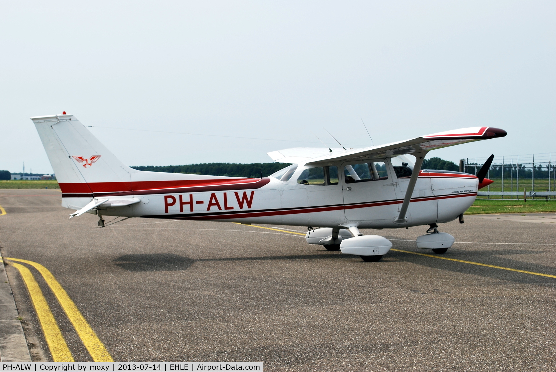 PH-ALW, Reims F172M ll Skyhawk C/N 1226, Reims Cessna F172M at Lelystad.