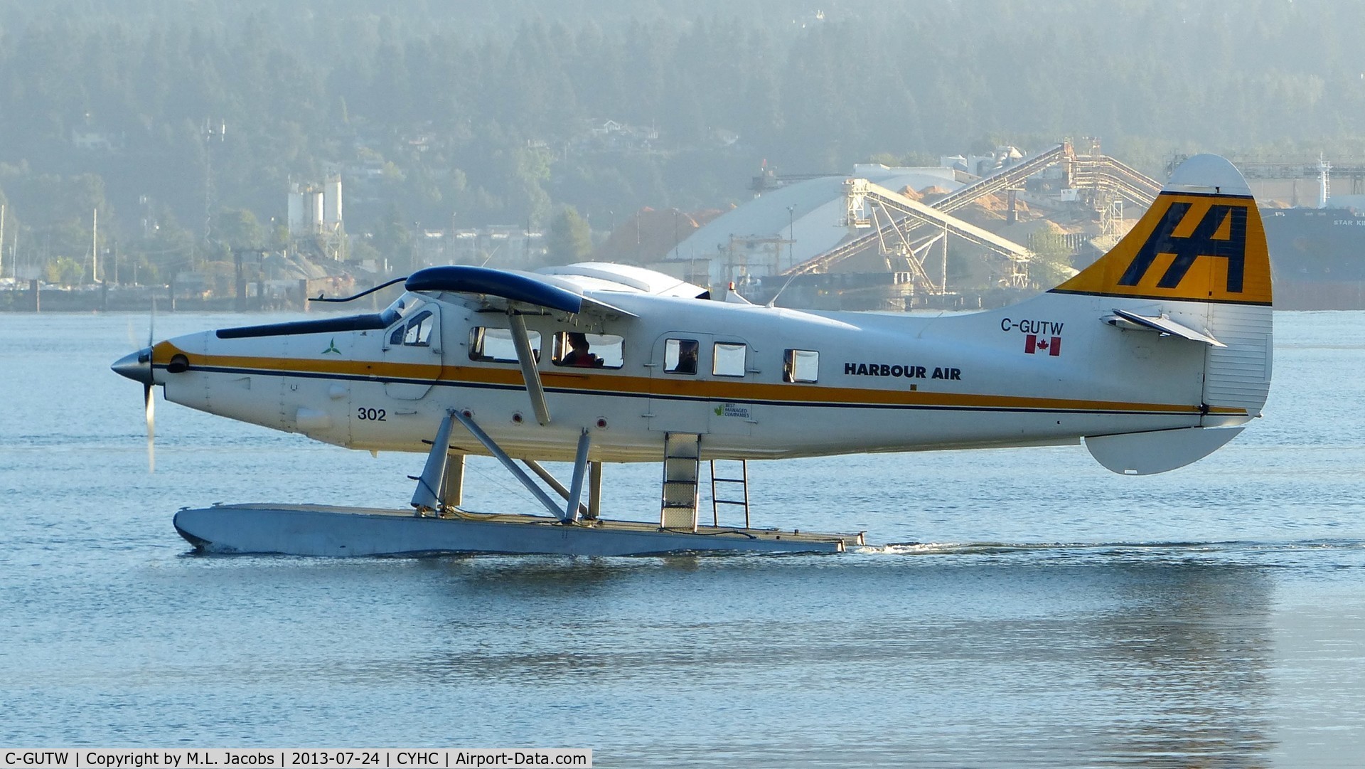 C-GUTW, 1960 De Havilland Canada DHC-3 Turbo Otter Otter C/N 405, Harbour Air #302 taxiing to takeoff position.