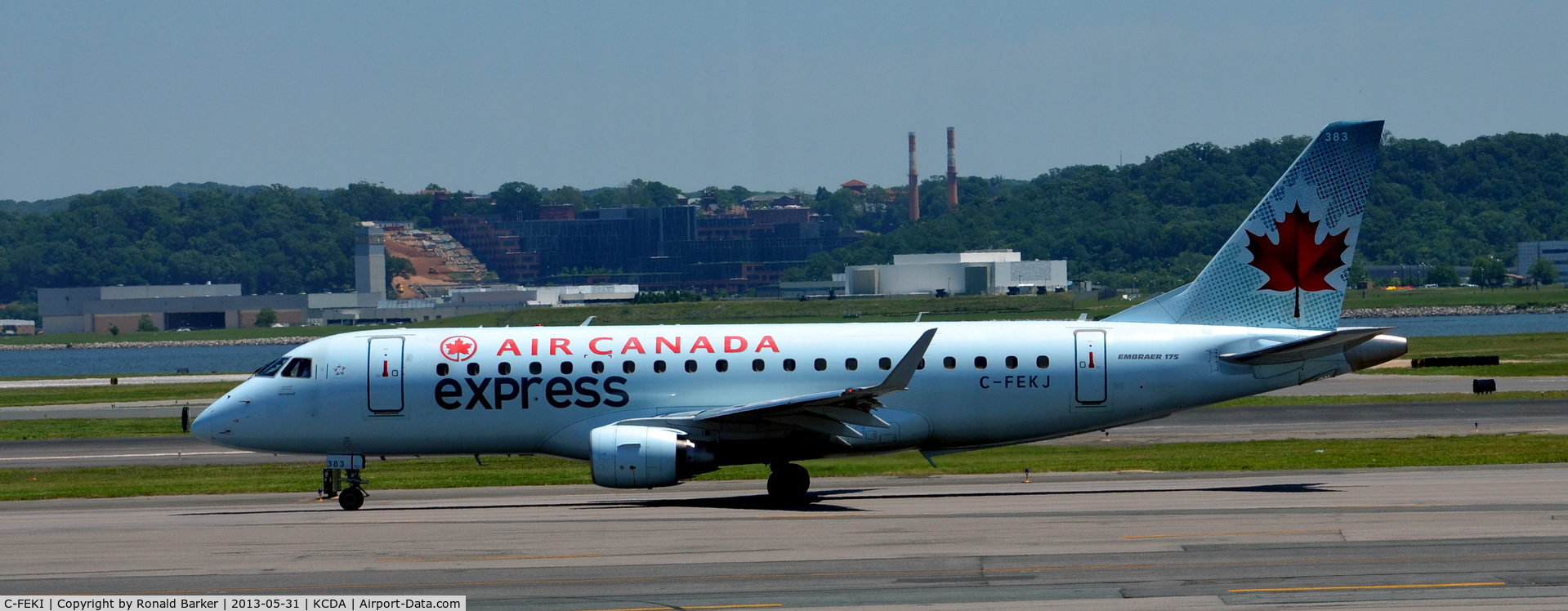 C-FEKI, 2005 Embraer 175SU (ERJ-170-200SU) C/N 17000103, Taxi DCA