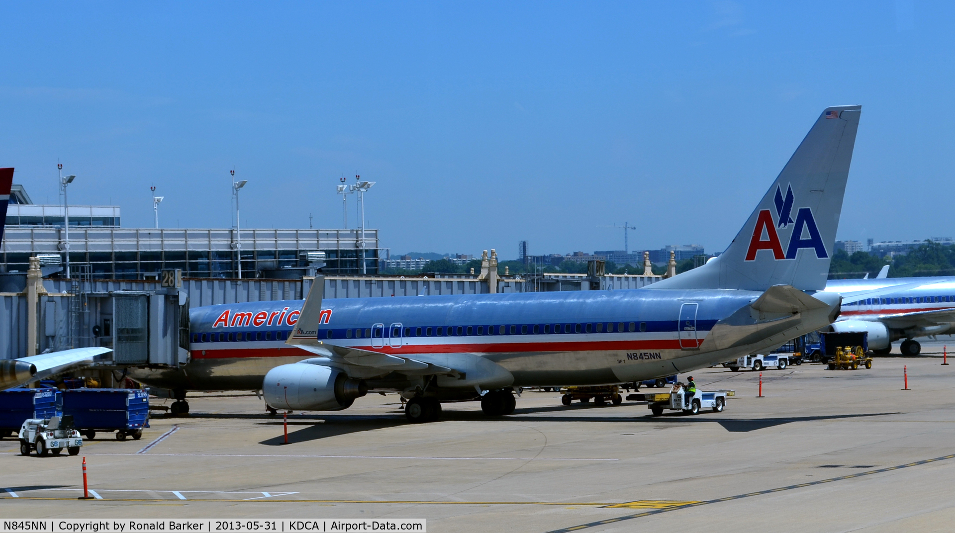 N845NN, 2010 Boeing 737-823 C/N 40579, Gate 28  DCA