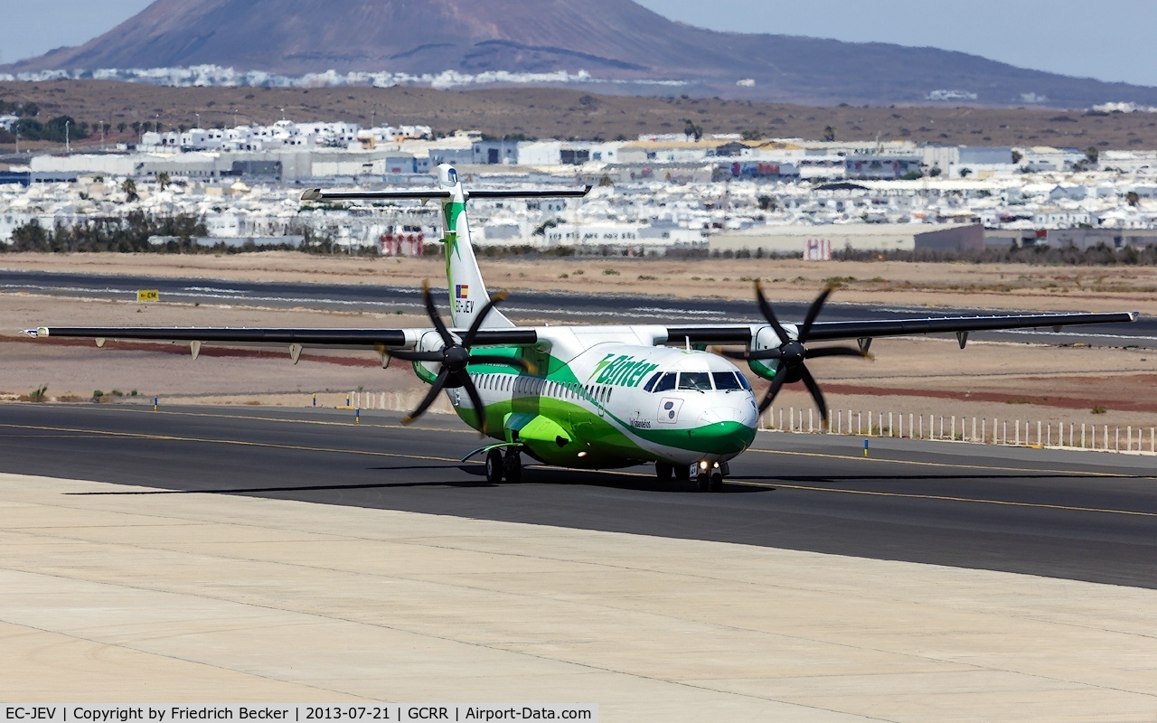 EC-JEV, 2005 ATR 72-212A C/N 717, taxying to the active