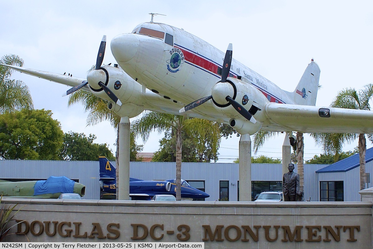 N242SM, 1942 Douglas DC-3 C/N 4877, Exhibited in the Museum of Flying in Santa Monica Airport