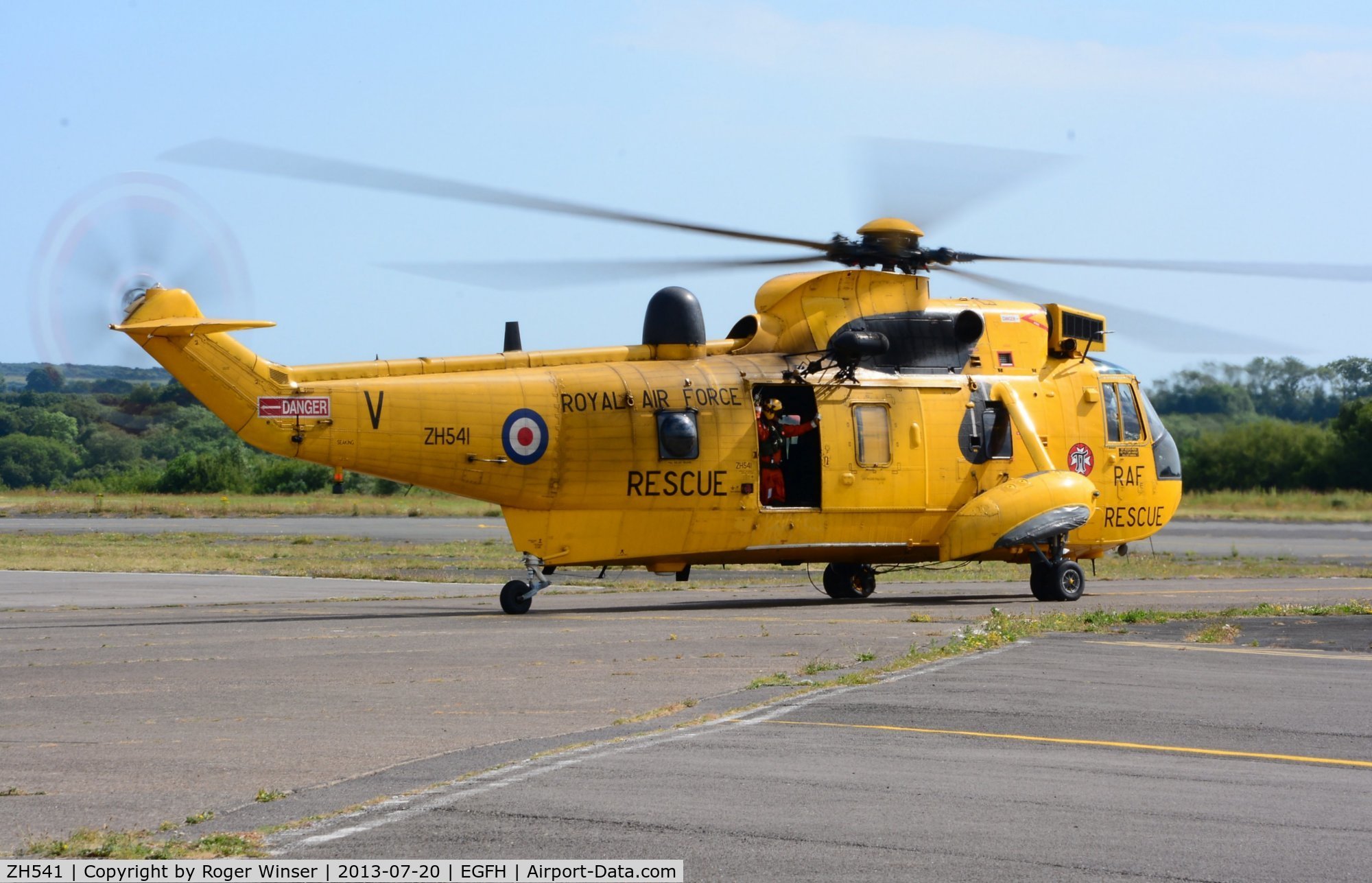 ZH541, Westland Sea King HAR.3A C/N WA1007, Visiting Sea King coded V of 22 Squadron RAF departing after taking on fuel.