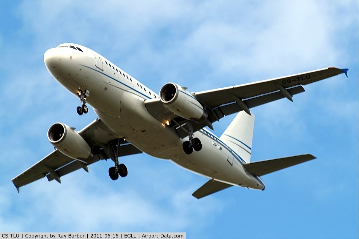 CS-TLU, 2000 Airbus ACJ319 (A319-133/CJ) C/N 1256, Airbus A319-133X [1256] (White) Home~G 16/06/2011.On approach 27R.