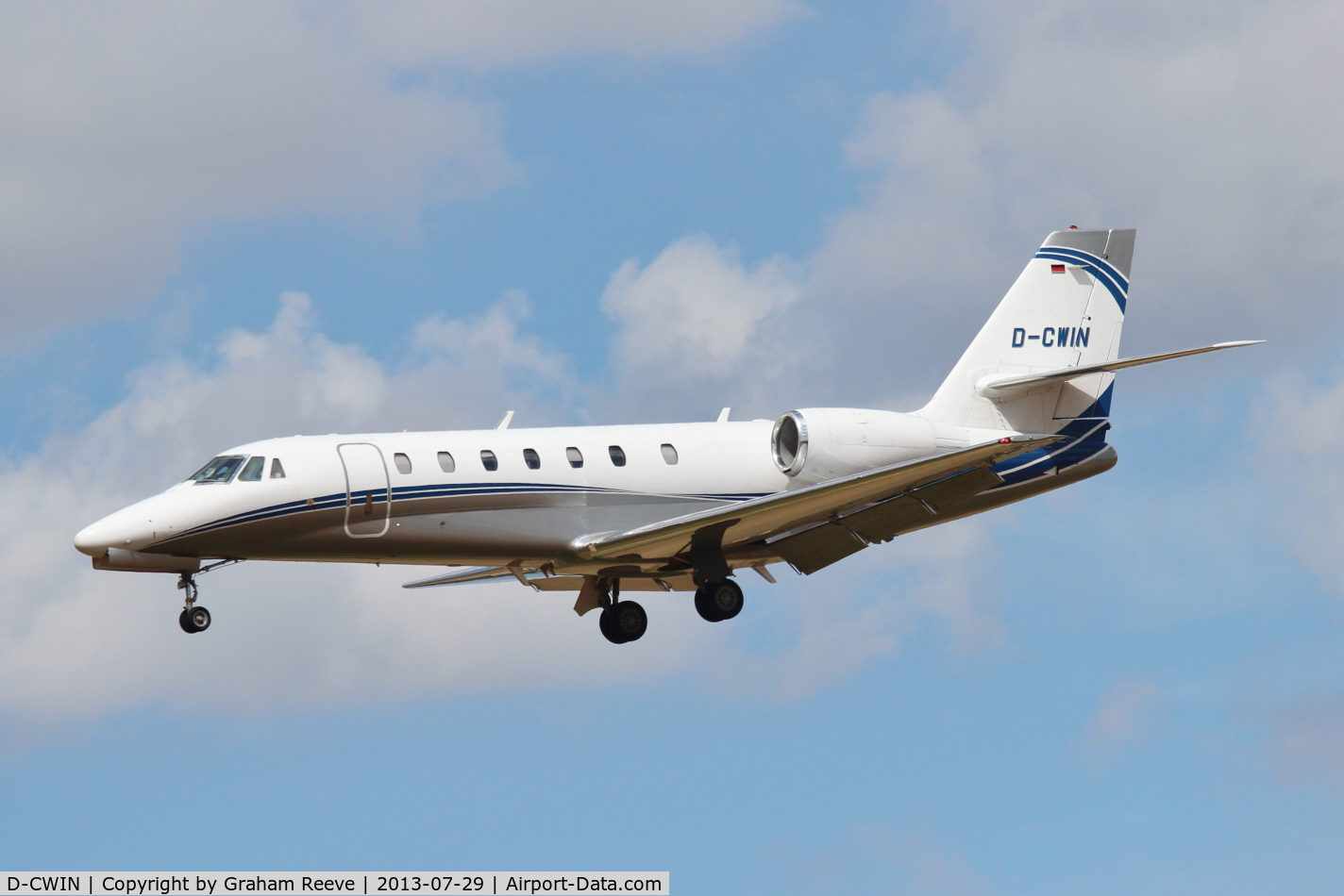 D-CWIN, 2011 Cessna 680 Citation Sovereign C/N 680-0305, On finals to land on runway 27.