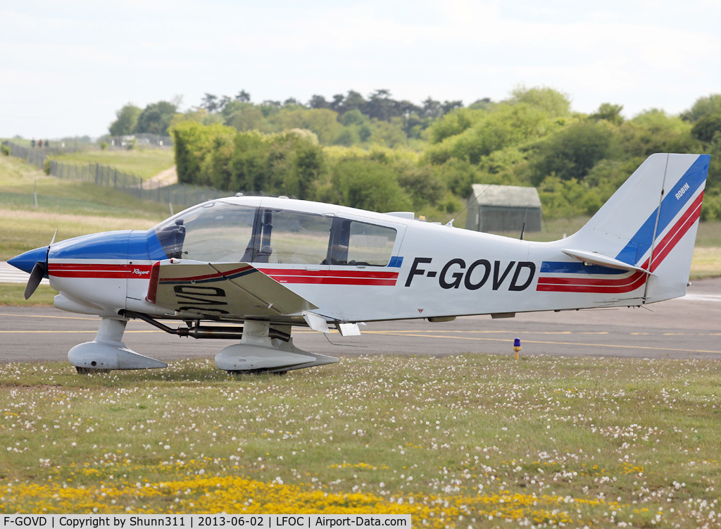 F-GOVD, Robin DR-400-180 Regent Regent C/N 2106, Parked in the grass during LFOC Open Day 2013...