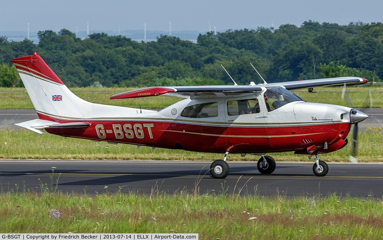 G-BSGT, 1979 Cessna T210N Turbo Centurion C/N 210-63361, taxying to the active