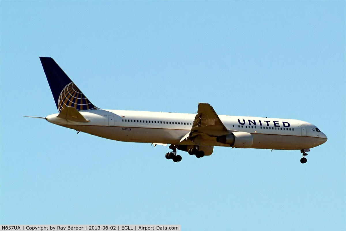 N657UA, 1993 Boeing 767-322 C/N 27112, Boeing 767-322ER [27112] (United Airlines) Home~G 02/06/2013. On approach 27L.