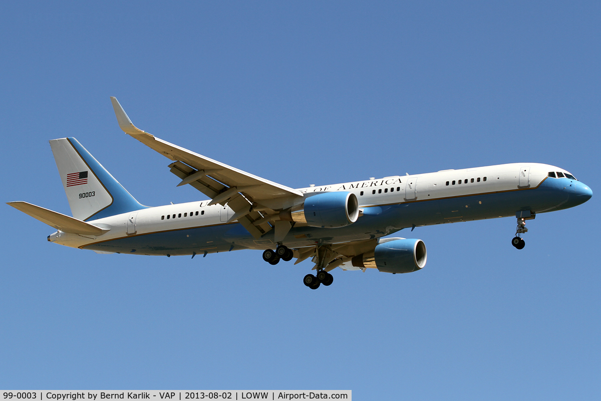 99-0003, 1998 Boeing C-32A (757-200) C/N 29027, Rwy 11