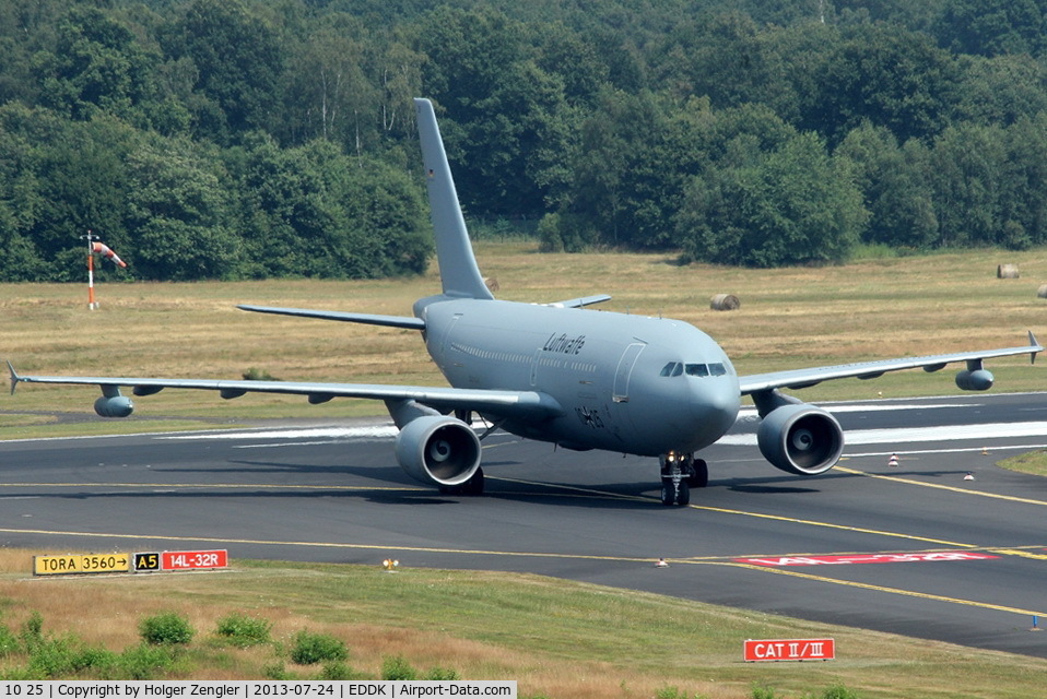 10 25, 1988 Airbus A310-304/MRTT C/N 484, Leaving rwy 32R taxi into A5 for transfer to military part of CGN....