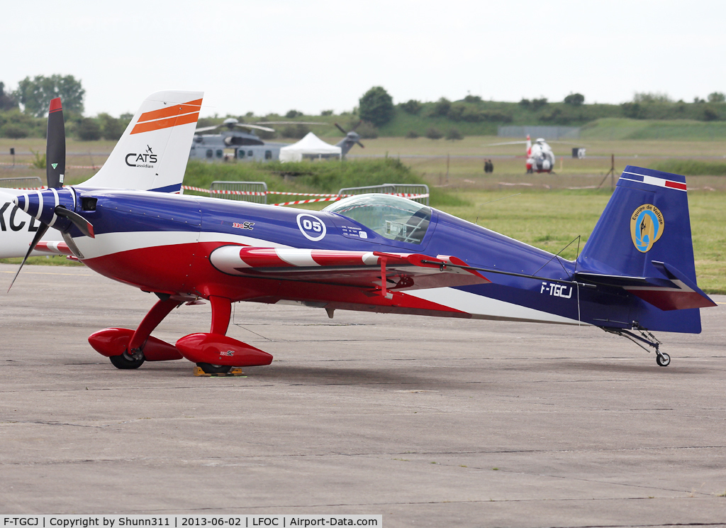 F-TGCJ, Extra EA-330SC C/N 5, Used as a demo during LFOC Open Day 2013...