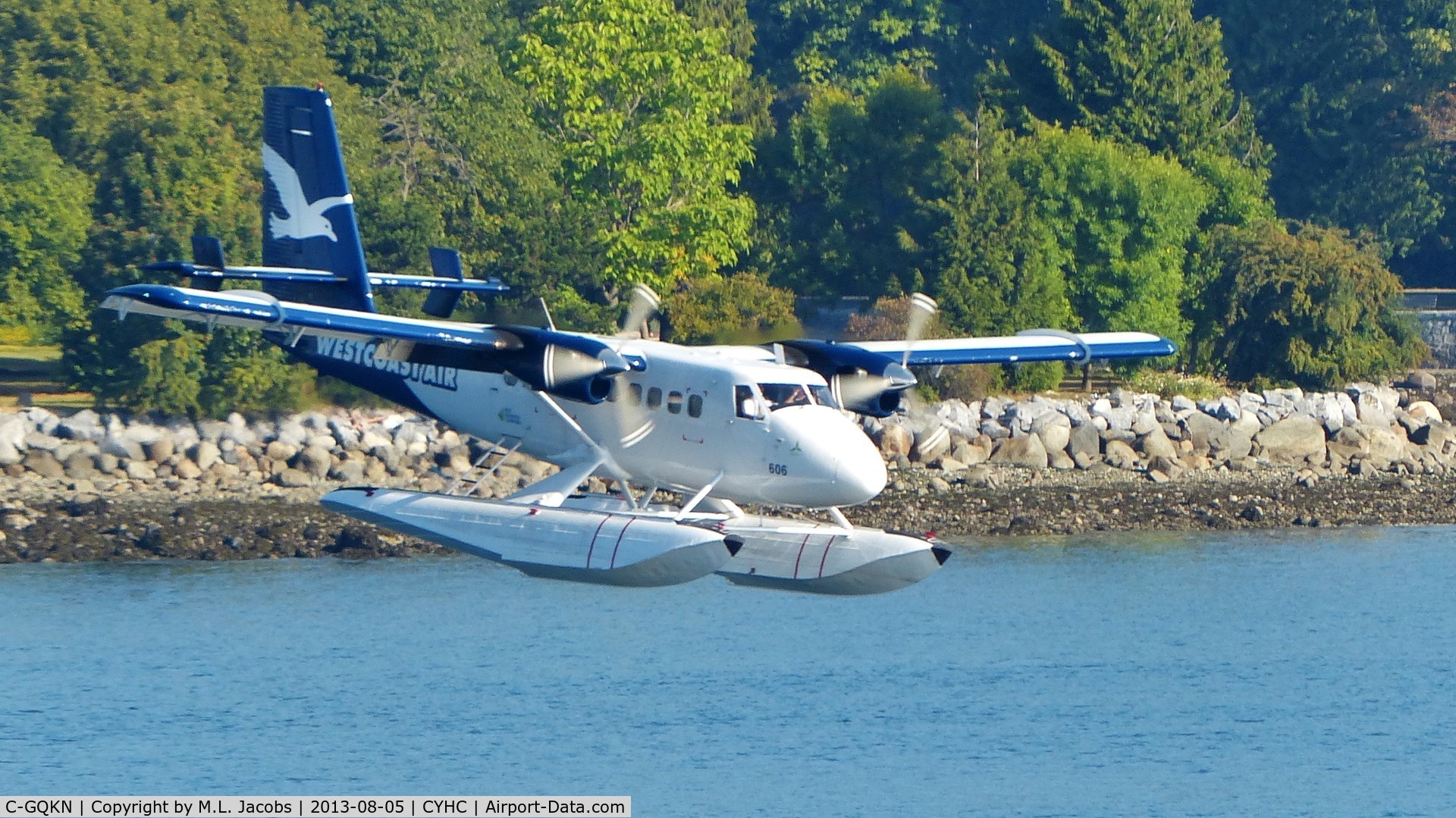C-GQKN, 1968 De Havilland Canada DHC-6-100 Twin Otter C/N 94, Westcoast Air #606 coming over Stanley Park for a straight in approach to land in Coal Harbour.