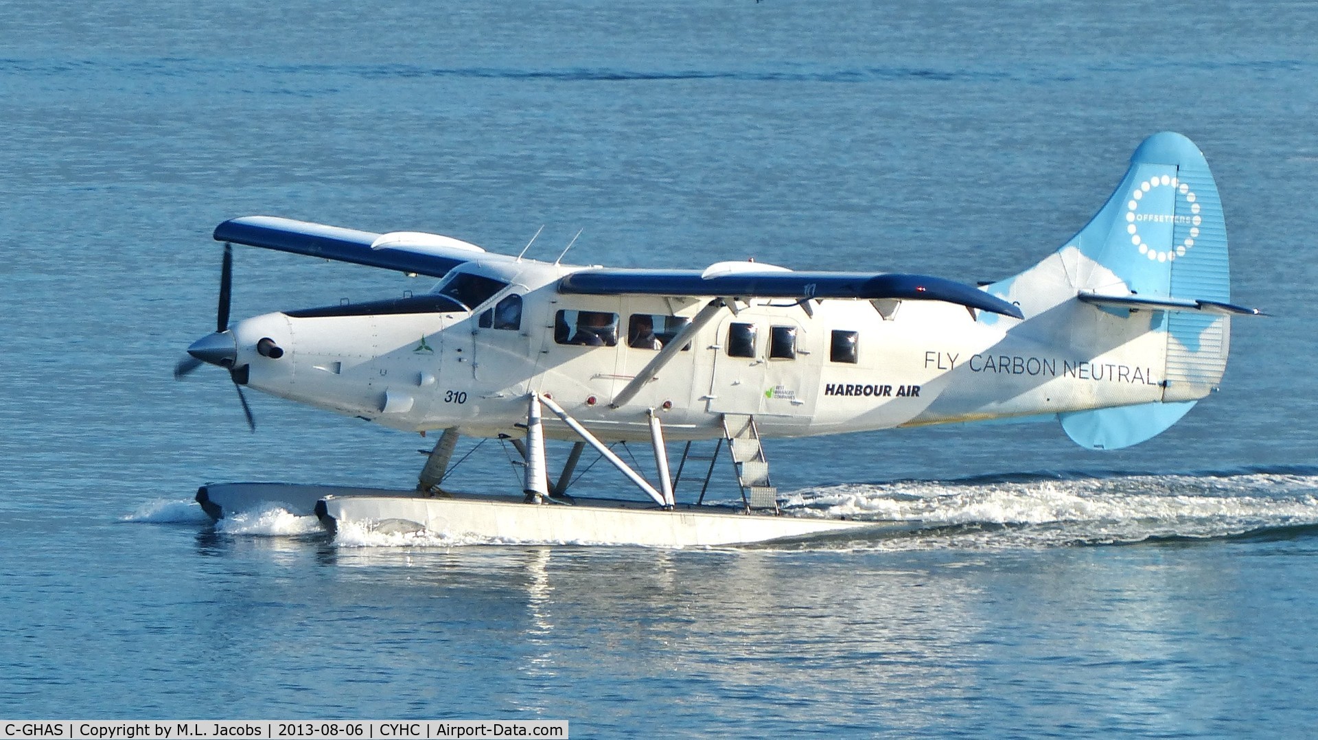 C-GHAS, 1958 De Havilland Canada DHC-3 Otter C/N 284, Harbour Air #310 taxiing to terminal after landing in Coal Harbour.