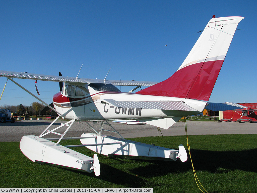 C-GWMW, 1972 Cessna 182P Skylane C/N 18261328, This Cessna looked great with its deep red paint. This version has a nice slant to its vertical fin. It was resting here where it lives at Orillia's Lake St. John seaplane base.