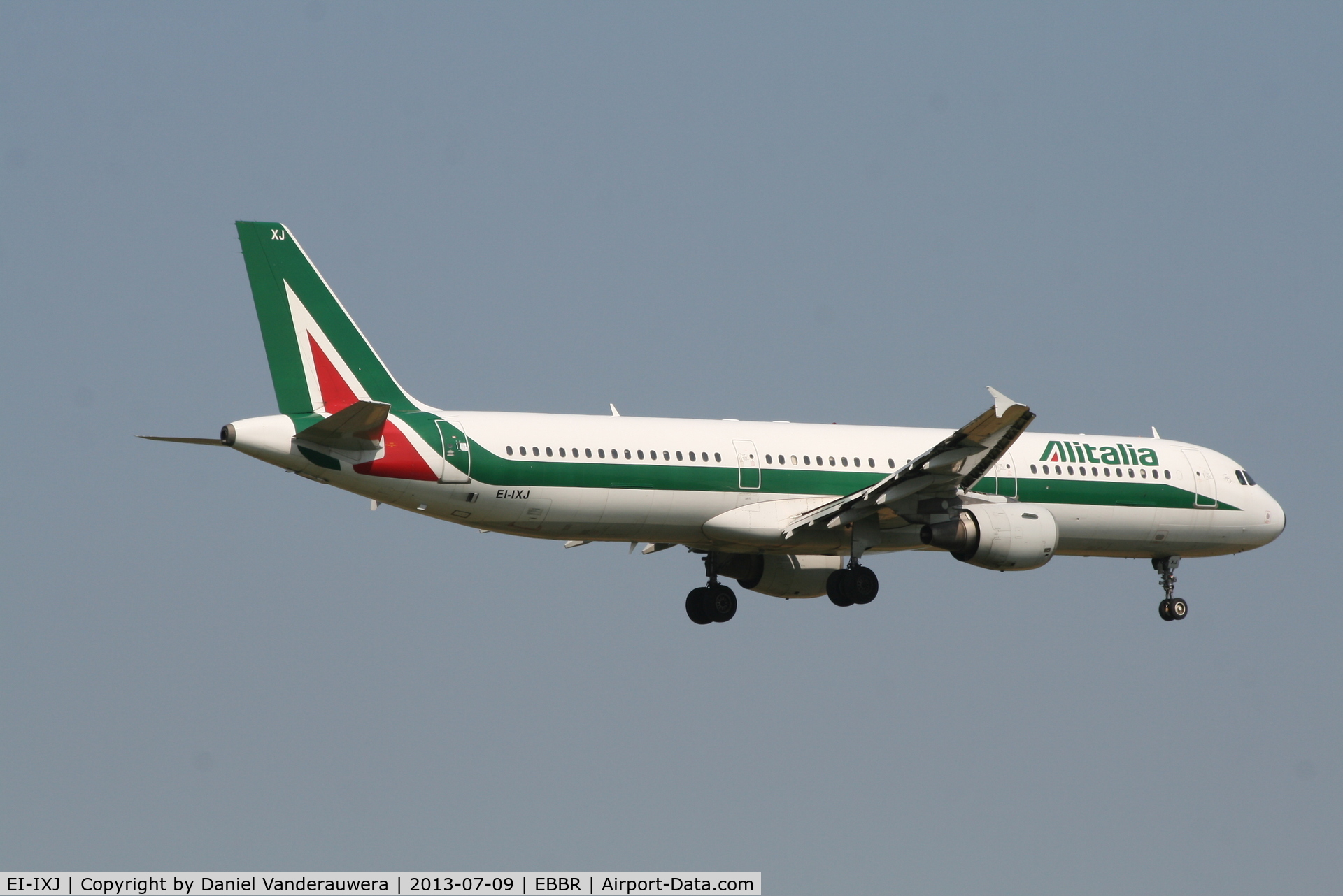 EI-IXJ, 1999 Airbus A321-112 C/N 959, Flight AZ156 is descending to RWY 02