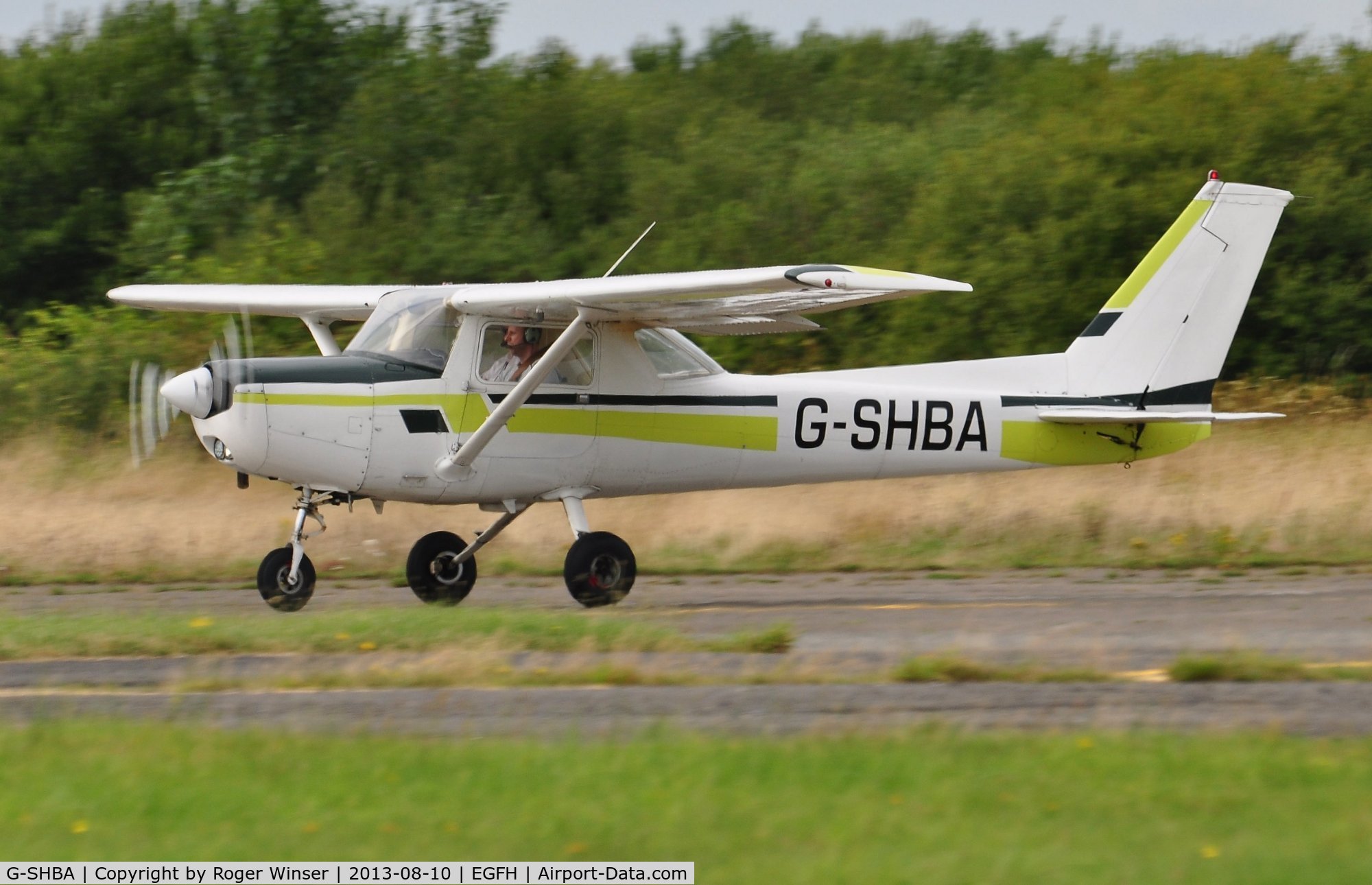G-SHBA, 1979 Reims F152 II C/N 1570, Visiting Reims Cessna 152. Previously registered OO-SHB.