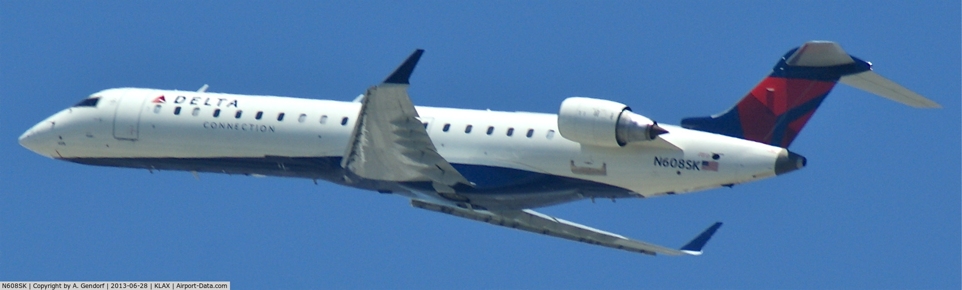 N608SK, 2006 Bombardier CRJ-700 (CL-600-2C10) Regional Jet C/N 10252, Sky West (Delta connection cs.), here after take off RWY 25R at Los Angeles Int´l(KLAX)