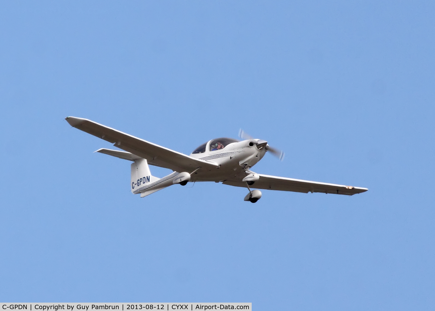 C-GPDN, 2002 Diamond DA-40 Diamond Star C/N 40.222, Departing the day after the 2013 Abbotsford Airshow