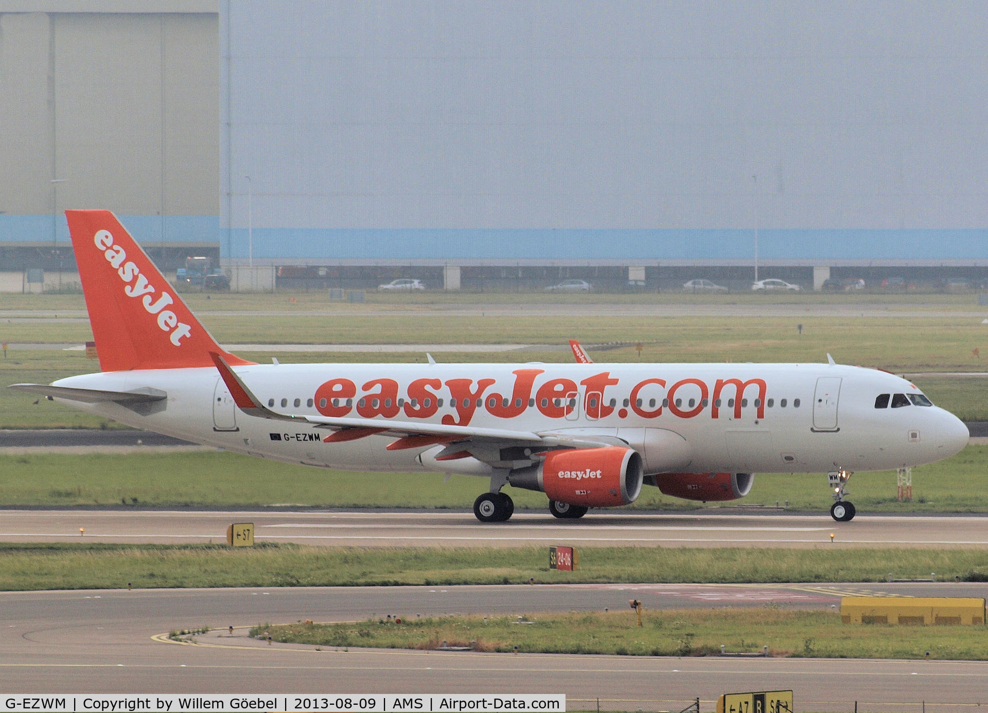G-EZWM, 2013 Airbus A320-214 C/N 5739, Taxi to runway 27 of Schiphol Airport