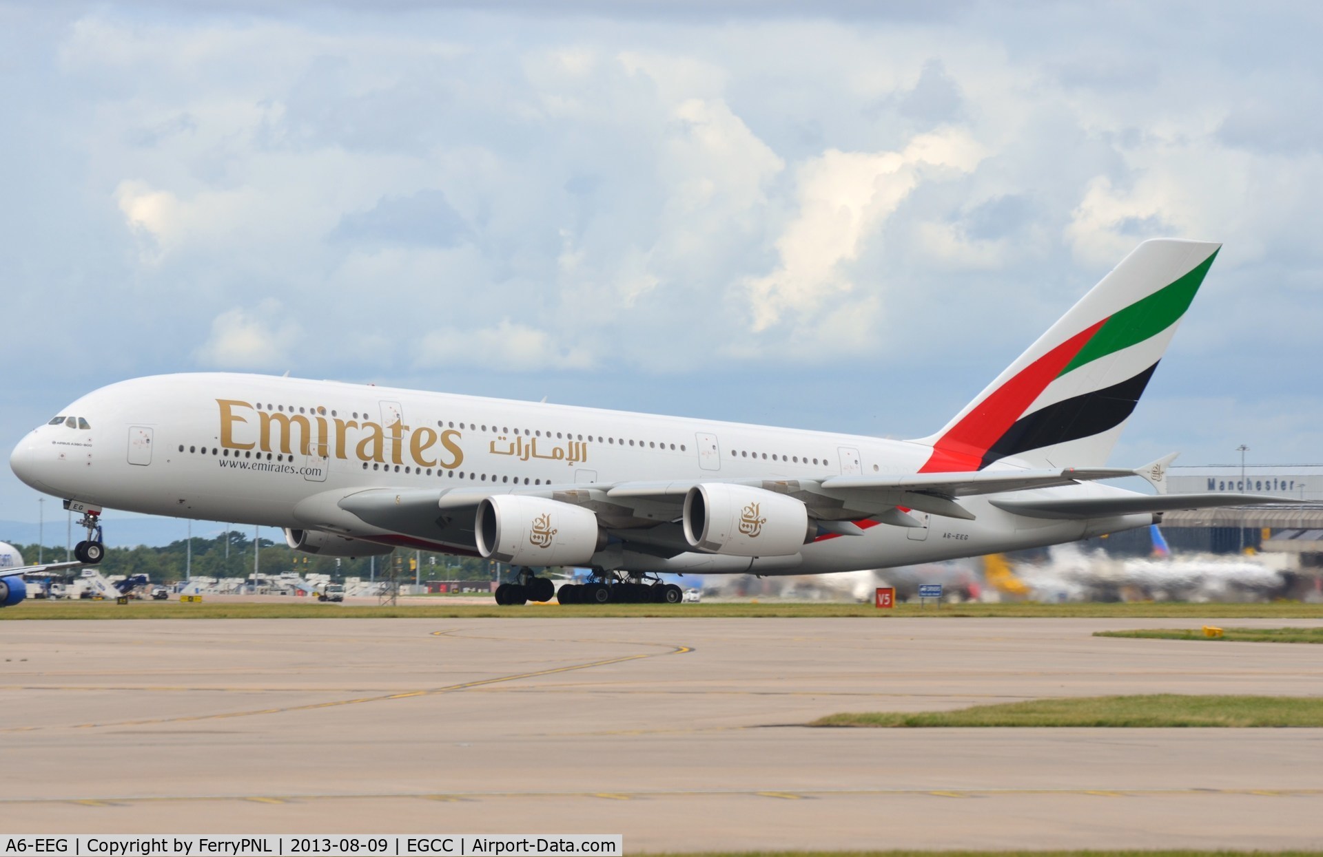 A6-EEG, 2013 Airbus A380-861 C/N 116, Emirates A388. Rotate.